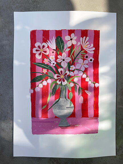 Collage "Bukett och rosa-röd tapet" av Maria C Bernhardsson. Orginal utan ram. 70x50cm.
