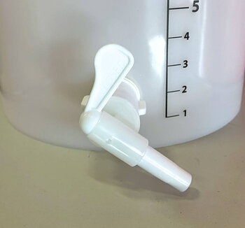 Anti sediment spigot with straight spout