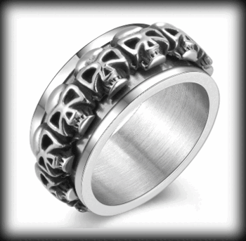11 mm. Spinner ring med dödskalle i rostfritt stål.