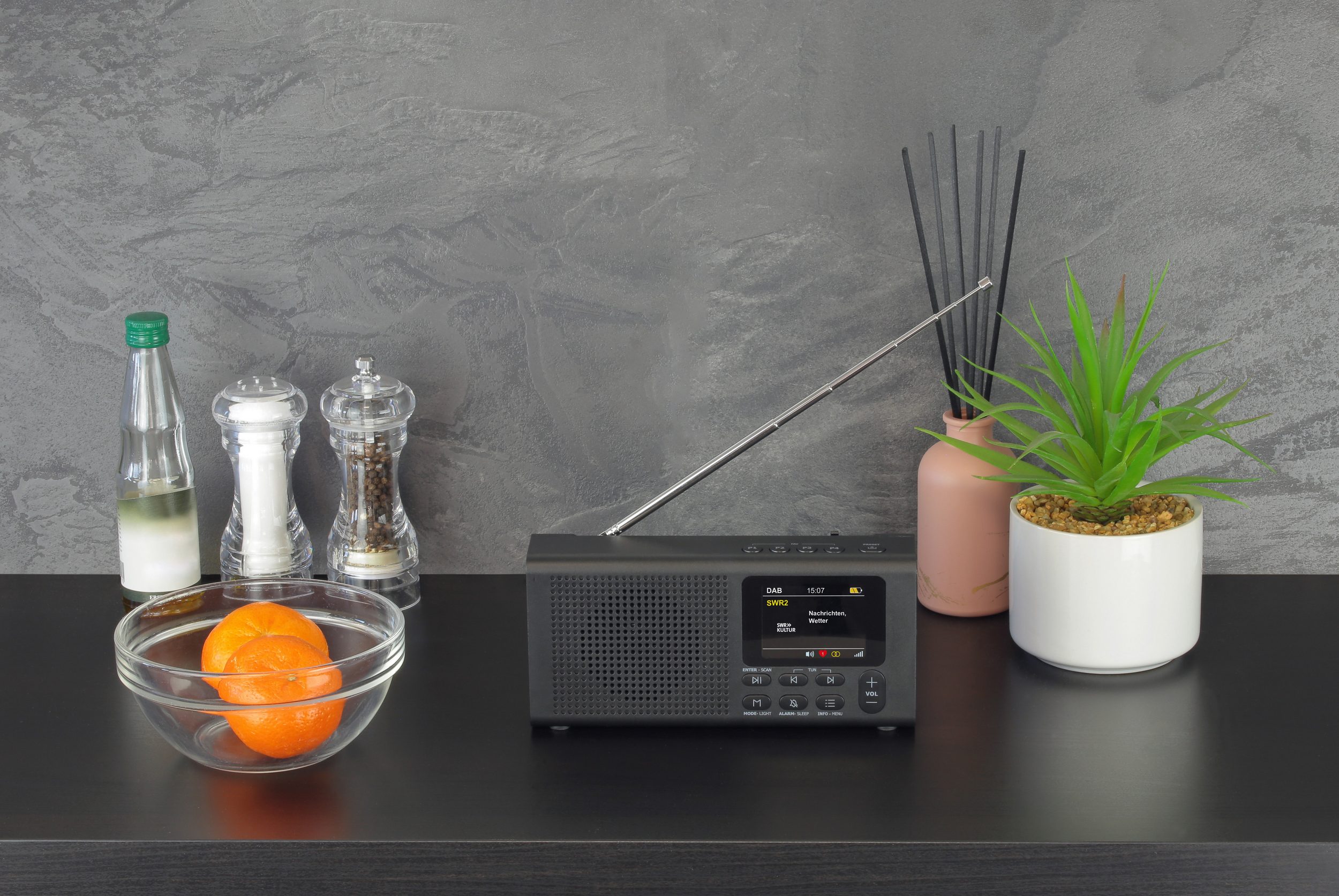 Dynavox DBT 200 Reseradio (Nät eller Batteridriven) - 3