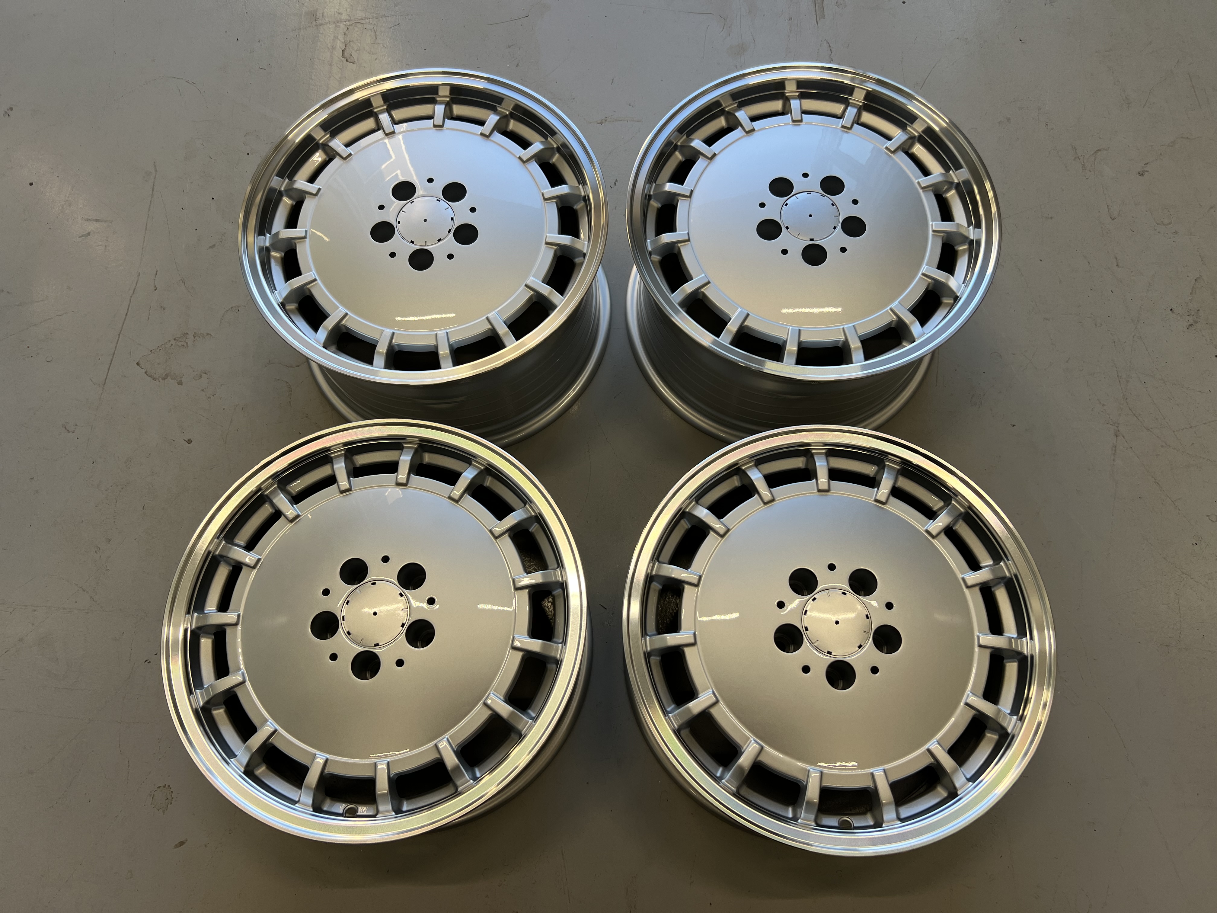 17" R107 style 5x112