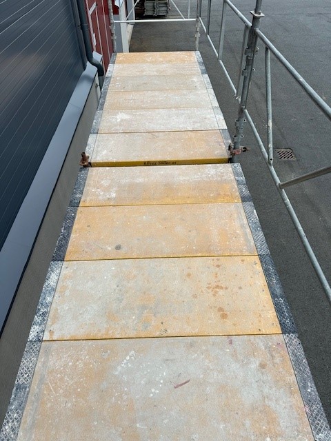 960 Beg Haki 9 x 6m - 1,2m djup med plasttrall - 3