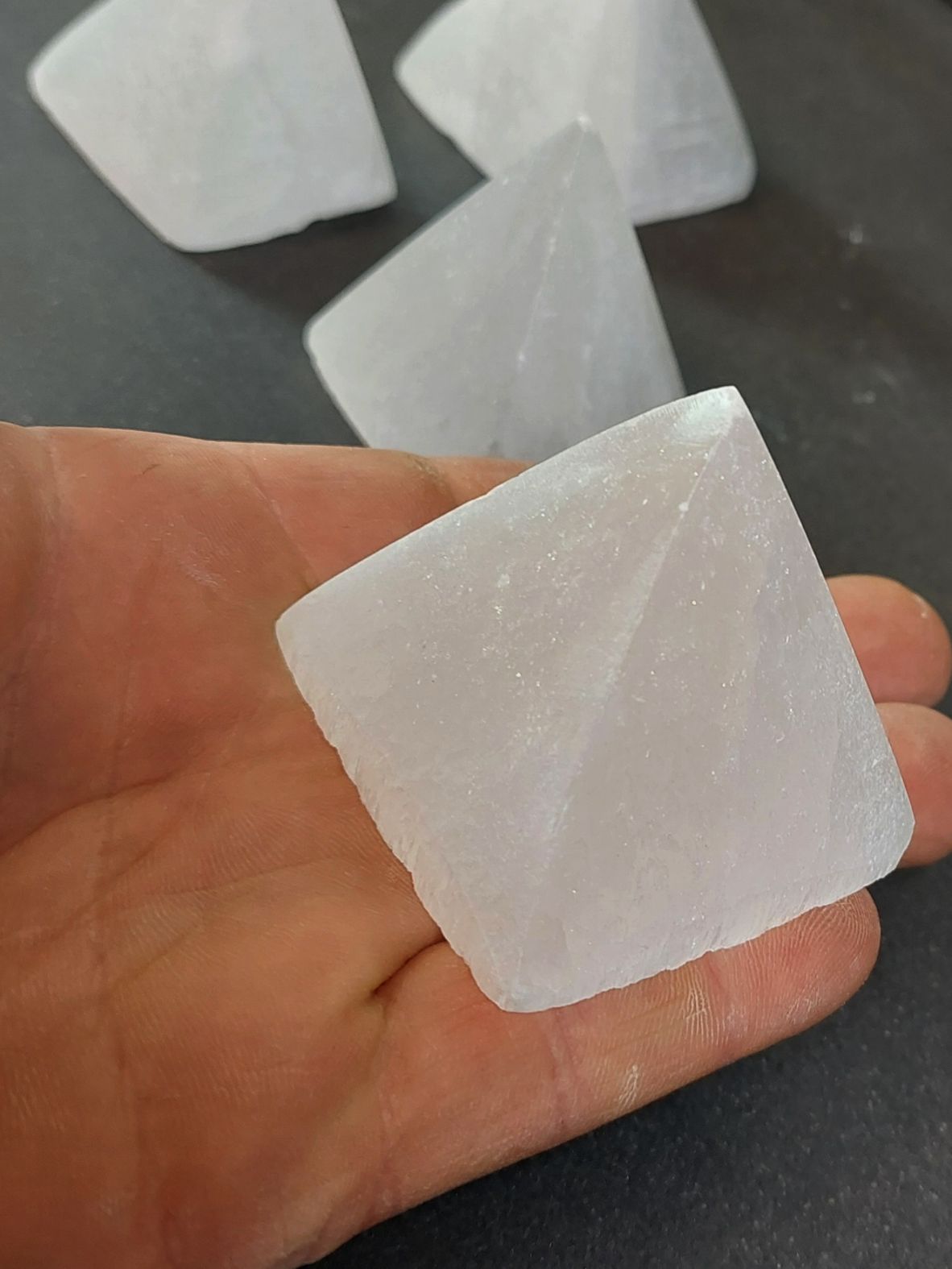 Selenit Pyramid - ca 4.5cm - 2