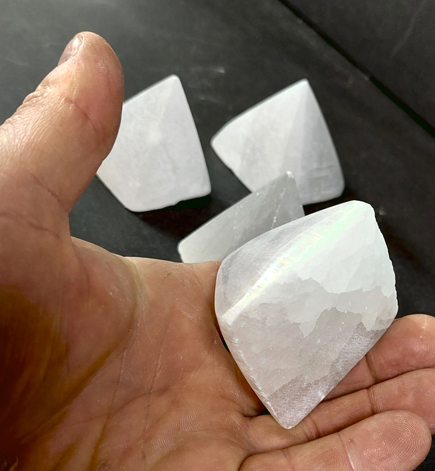 Selenit Pyramid - ca 4.5cm - 3