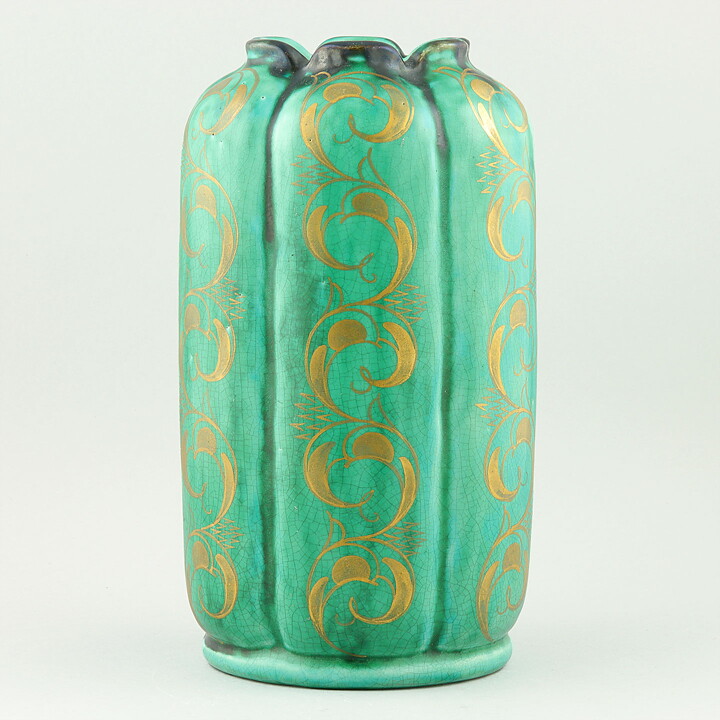 ヴィルヘルム・コーゲ  緑色のベース  金色の装飾  22cm  1924年