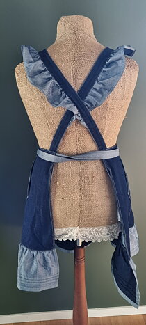 Karin Apron -  förkläde i denim.