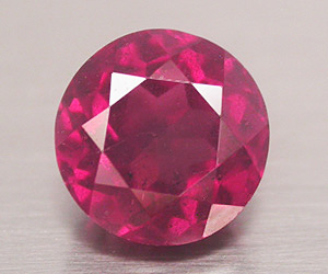 Impresionante granate rodolita natural con talla de diamante de 1,40 ct y 6,2 mm
