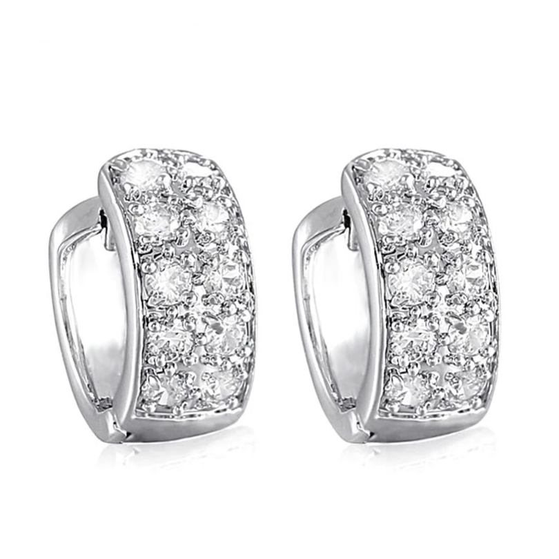 Örhängen "Round Loop" med 10 små Cubic Zircona och Silverplätering