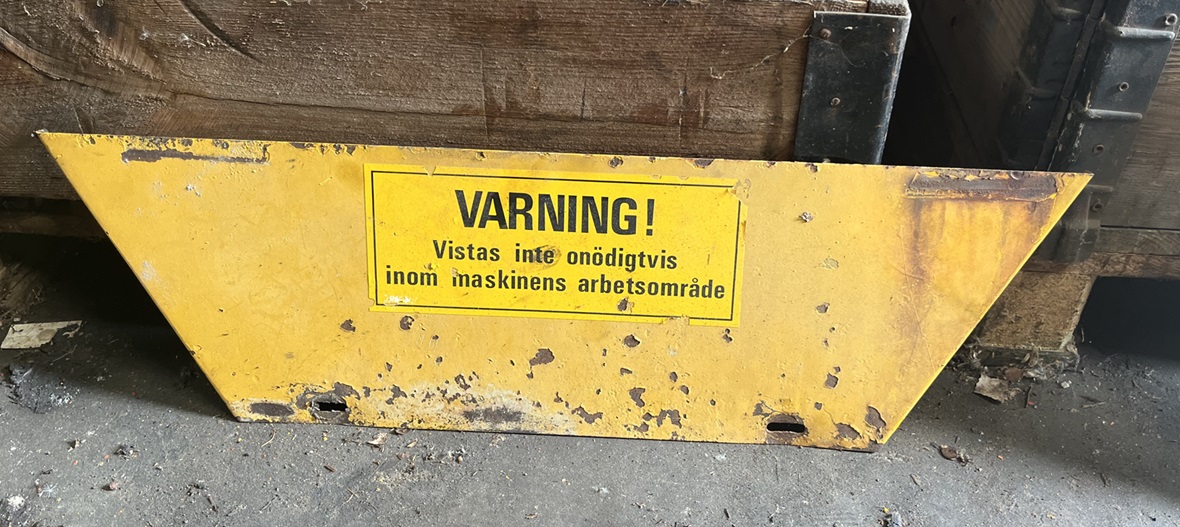 Protection plate over steps