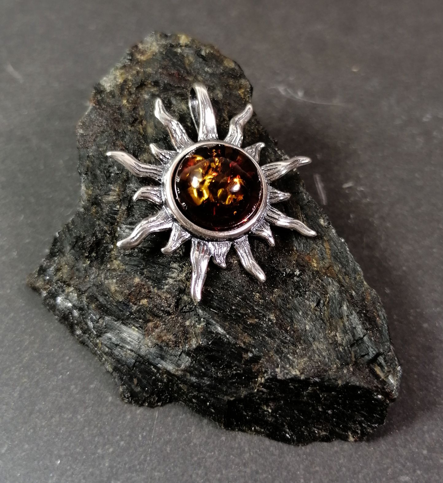 Silverhänge Sol med Cabochon i Bärnsten