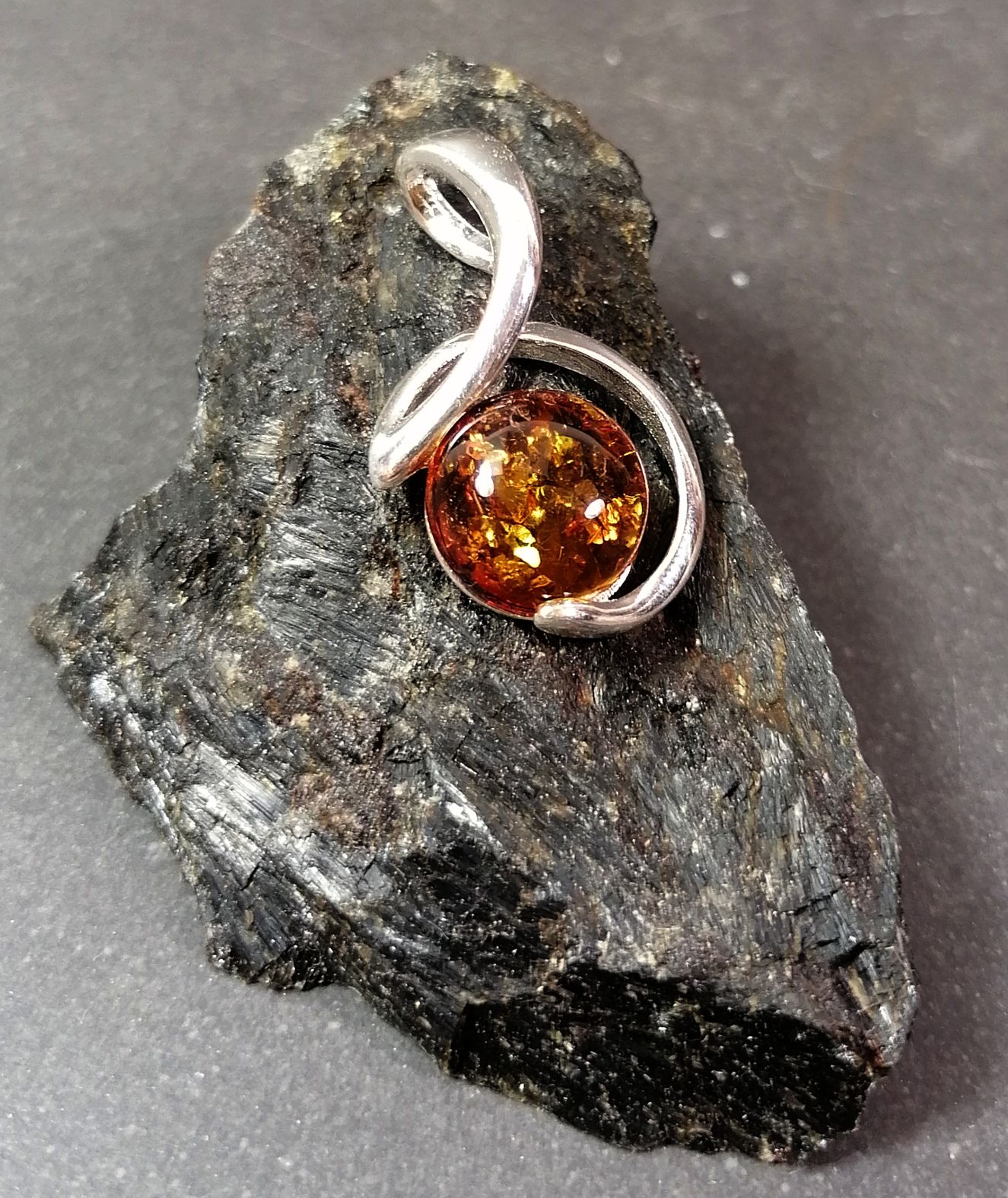 Silverhänge med Bärnsten