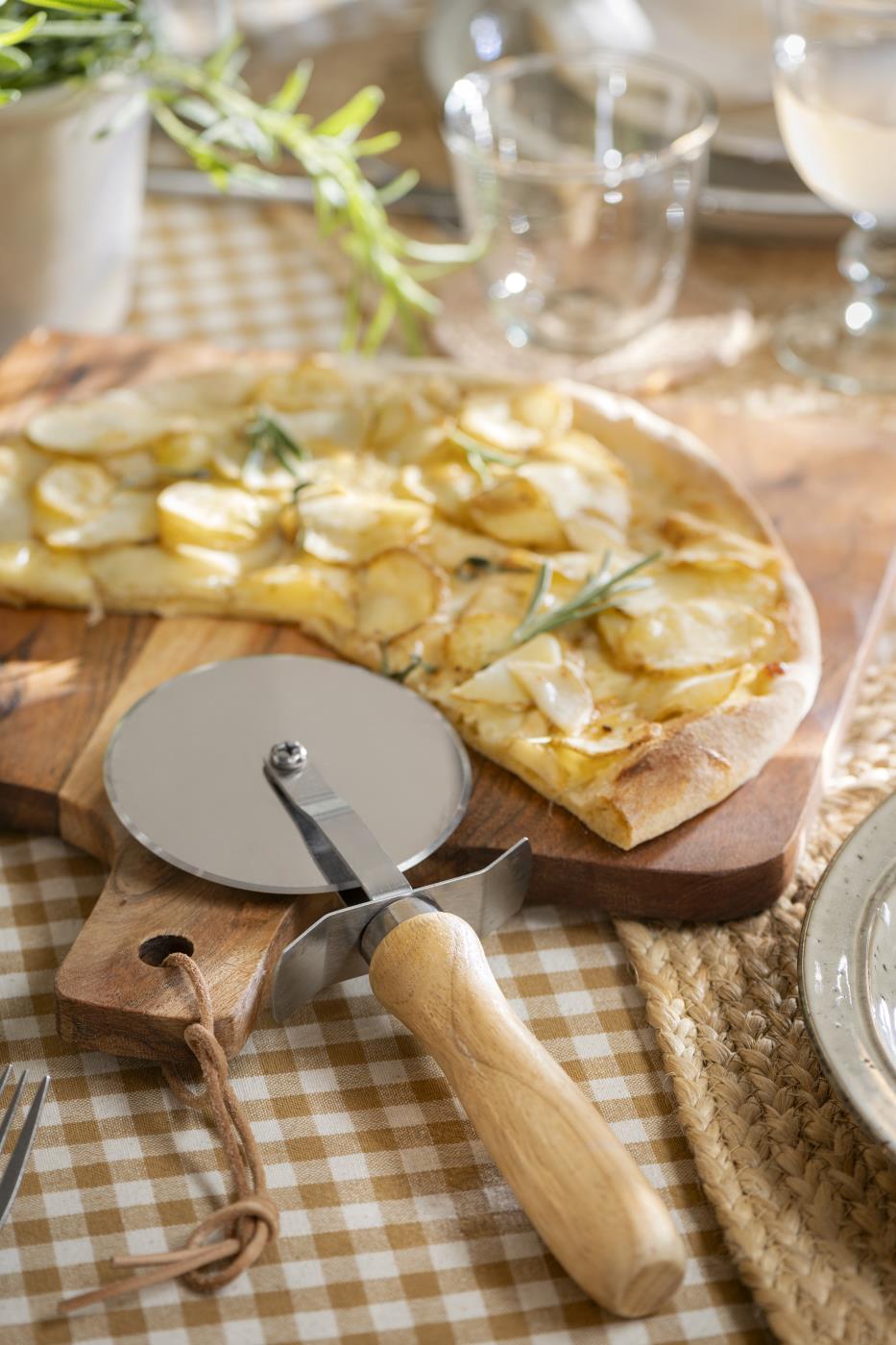 Pizzaskärare m. trähandtag - Ib Laursen