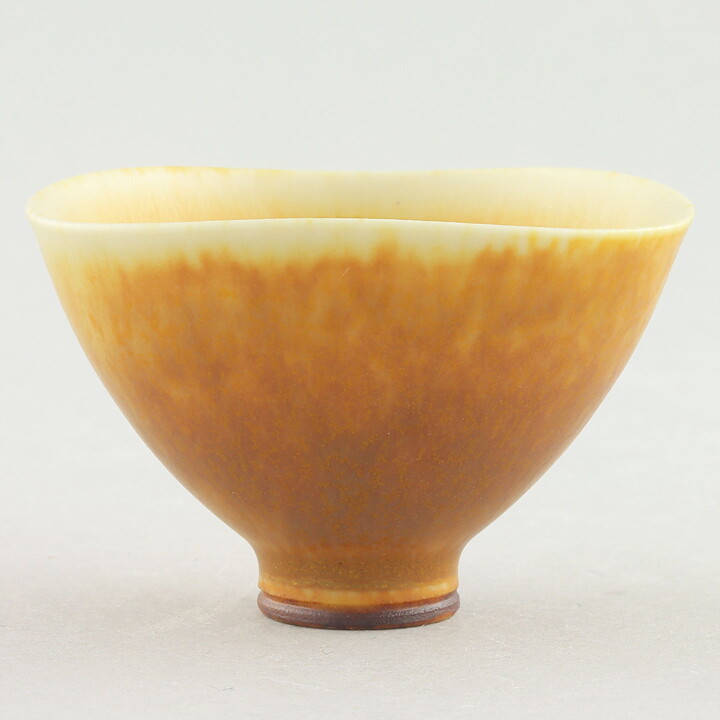 ベルント・フリーベリ  茶色のボウル  三角形  4,5cm  1960年