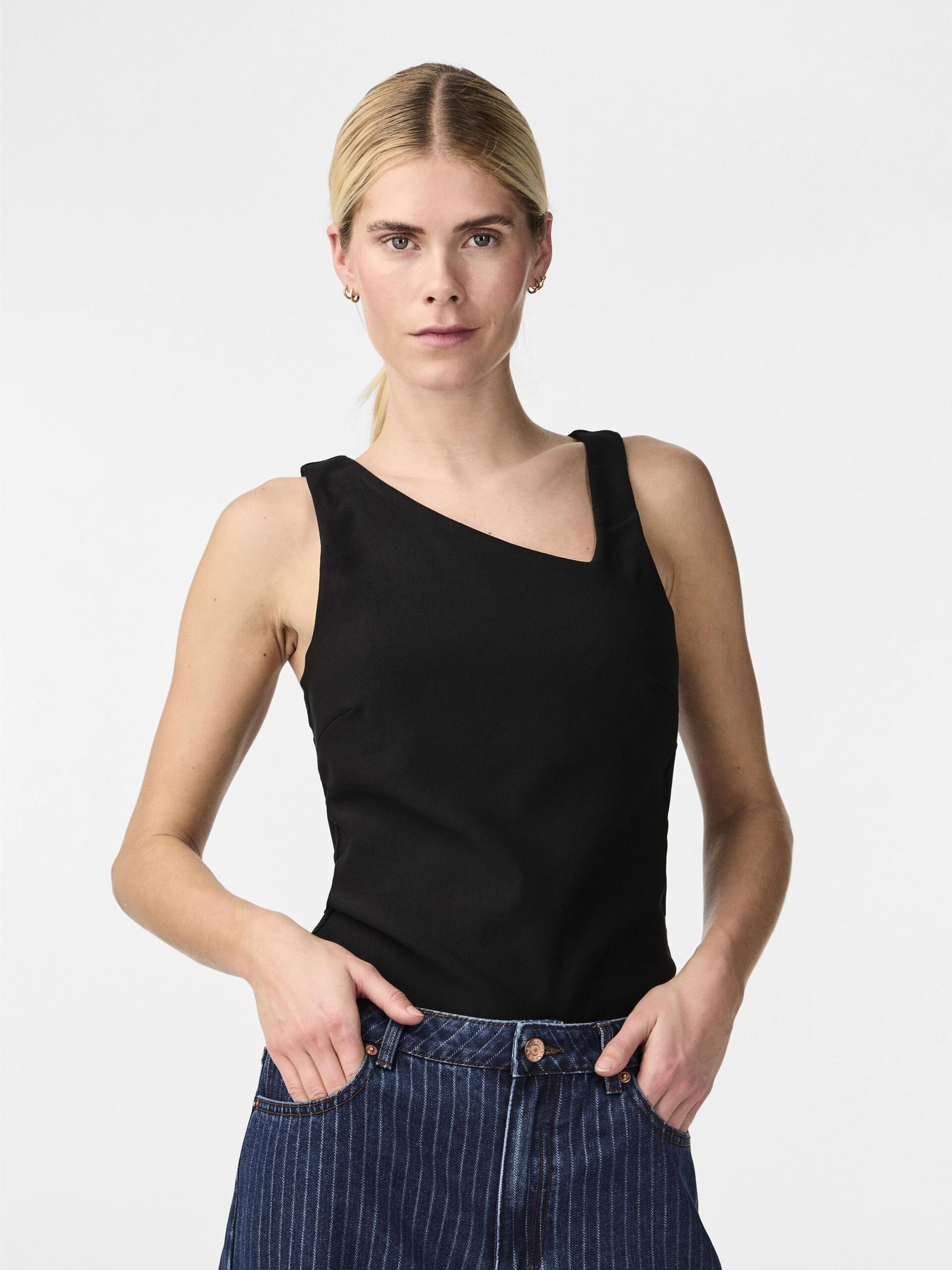 YAS Antila Sleeveless Top - 2