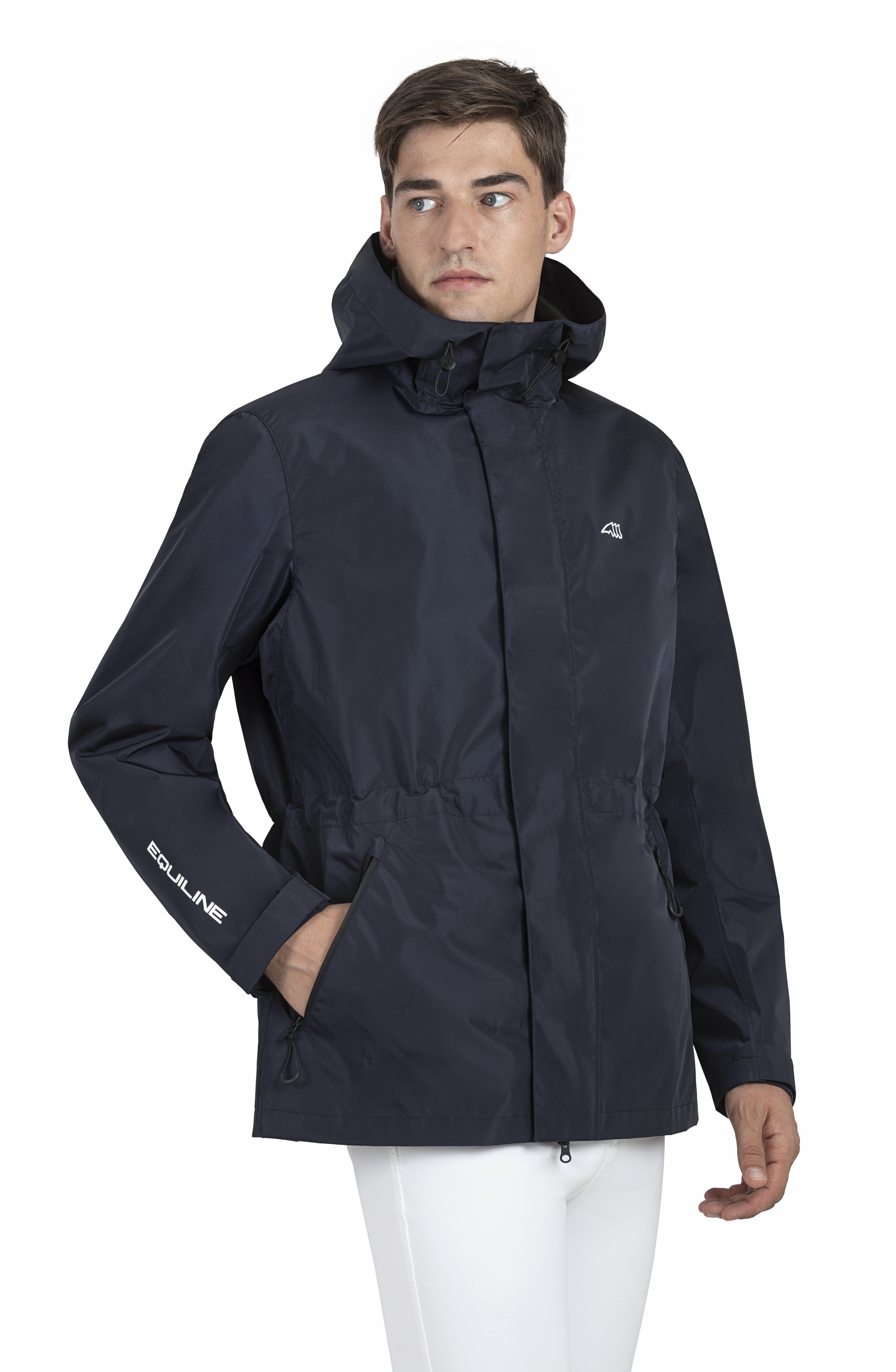 Ridregnjacka Equiline Rawek unisex mörkblå på manlig modell