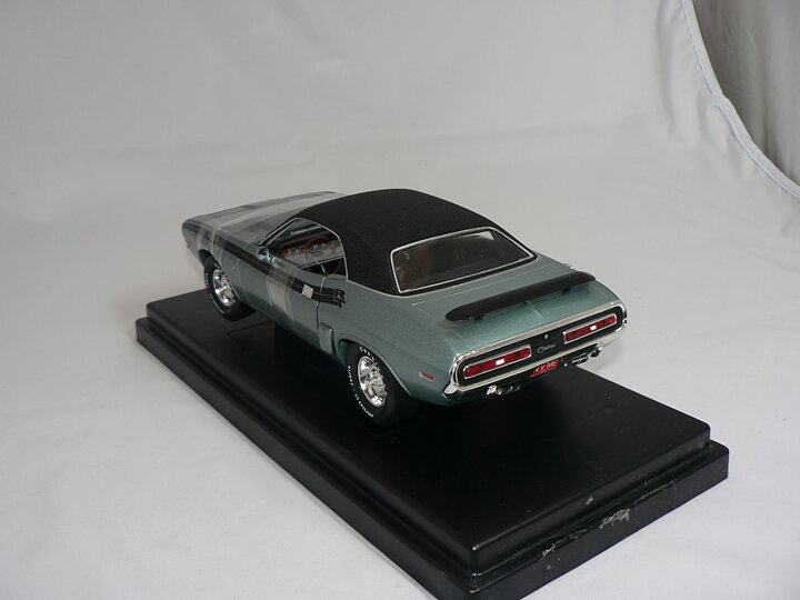 Dodge Challenger  1971   1:18  Ertl/Auto World