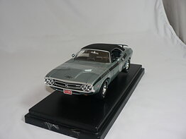 Dodge Challenger  1971   1:18  Ertl/Auto World