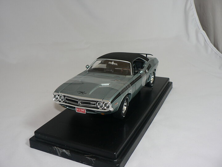 Dodge Challenger  1971   1:18  Ertl/Auto World