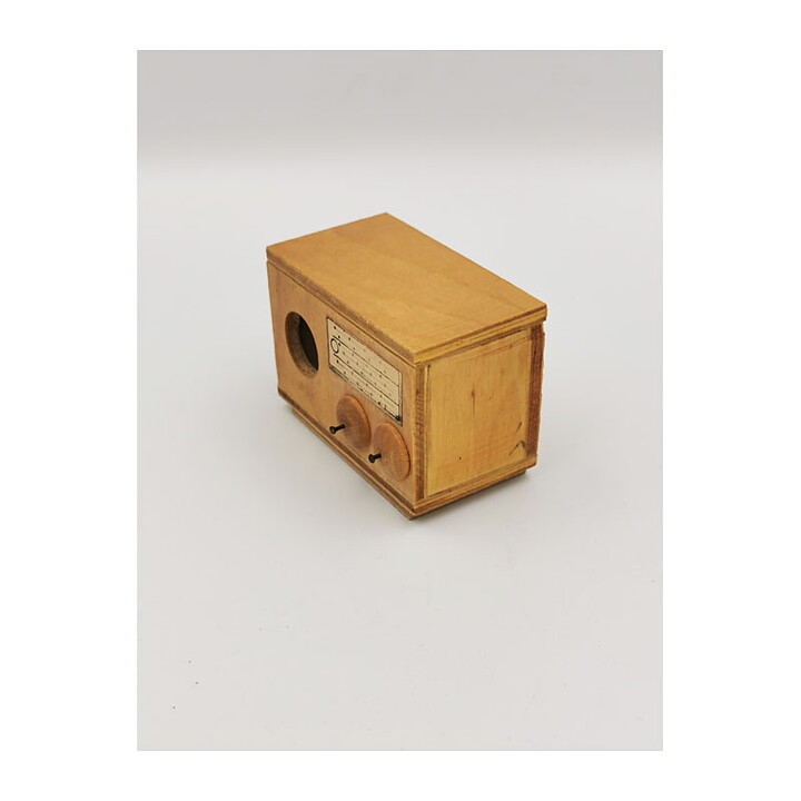 Dollhouse Second Hand - Radio 1930-40s
