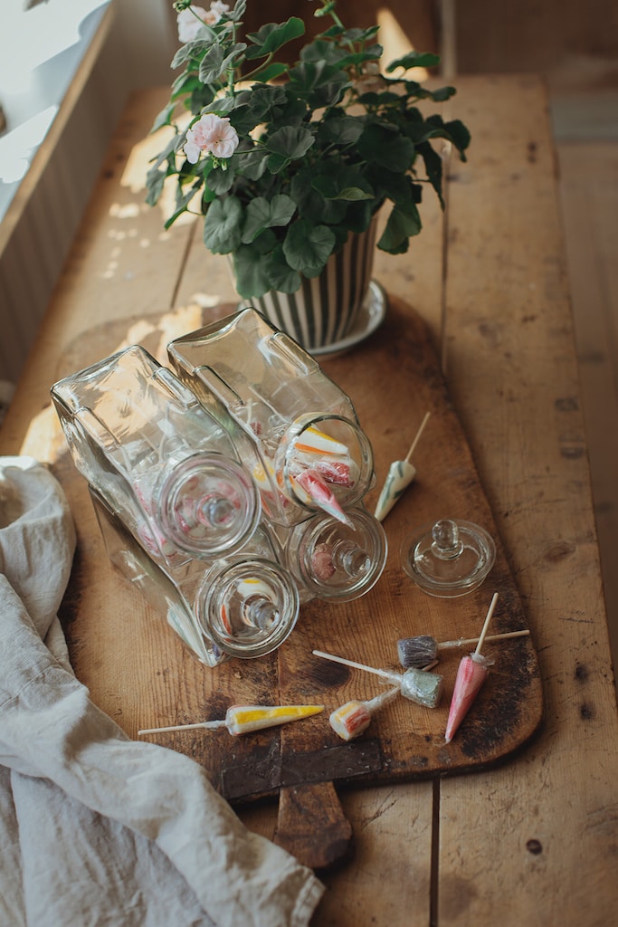 Glass jar, horizontal/stackable with lid - small
