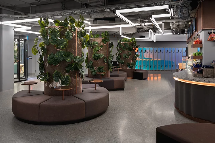 Gaming Center, Space