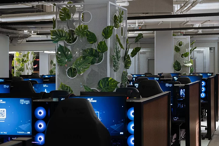 Gaming Center, Space