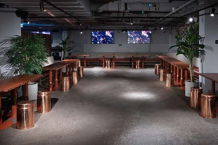Gaming Center, Space