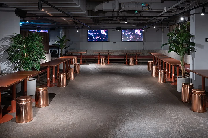 Gaming Center, Space