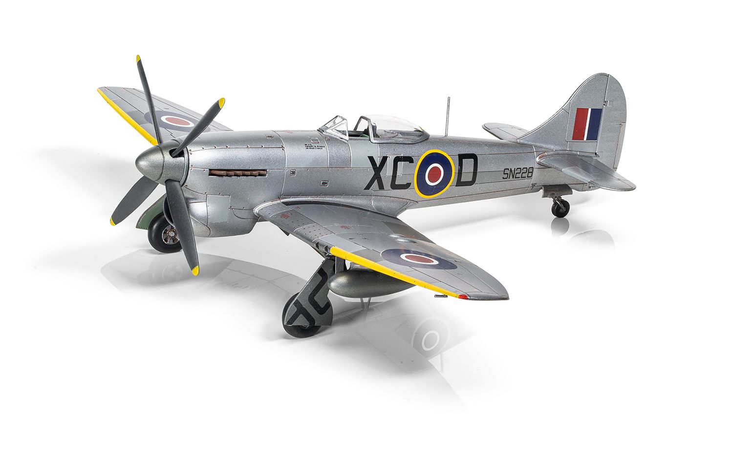 Airfix Modellflyg A02110 Hawker Tempest Mk.V Post War - 2
