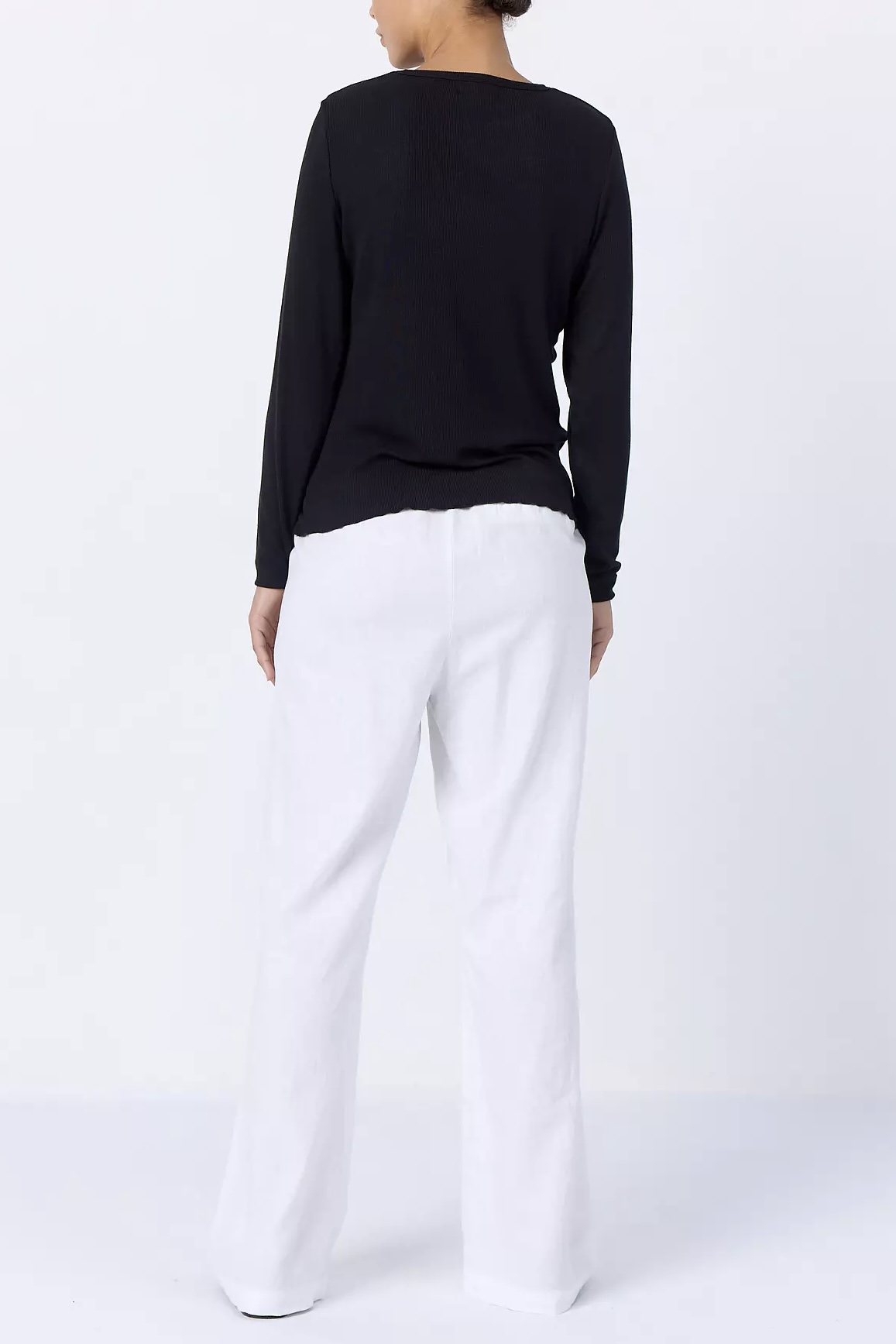 Leveté Room - Ika 4 T-Shirt Black - 4