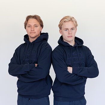 Hoodie med brodyr