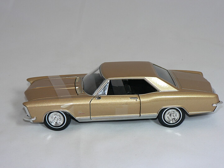 Buick Riviera Grand Sport -1965   1:24  Welly