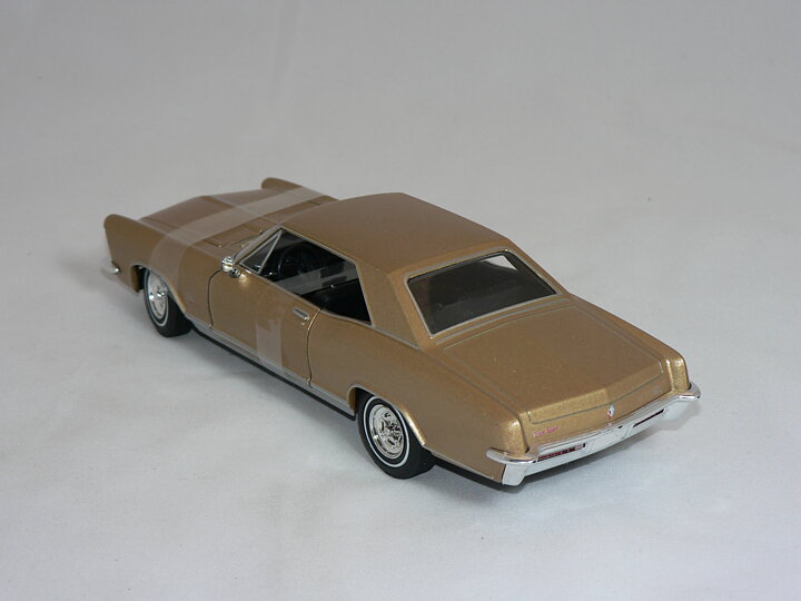 Buick Riviera Grand Sport -1965   1:24  Welly