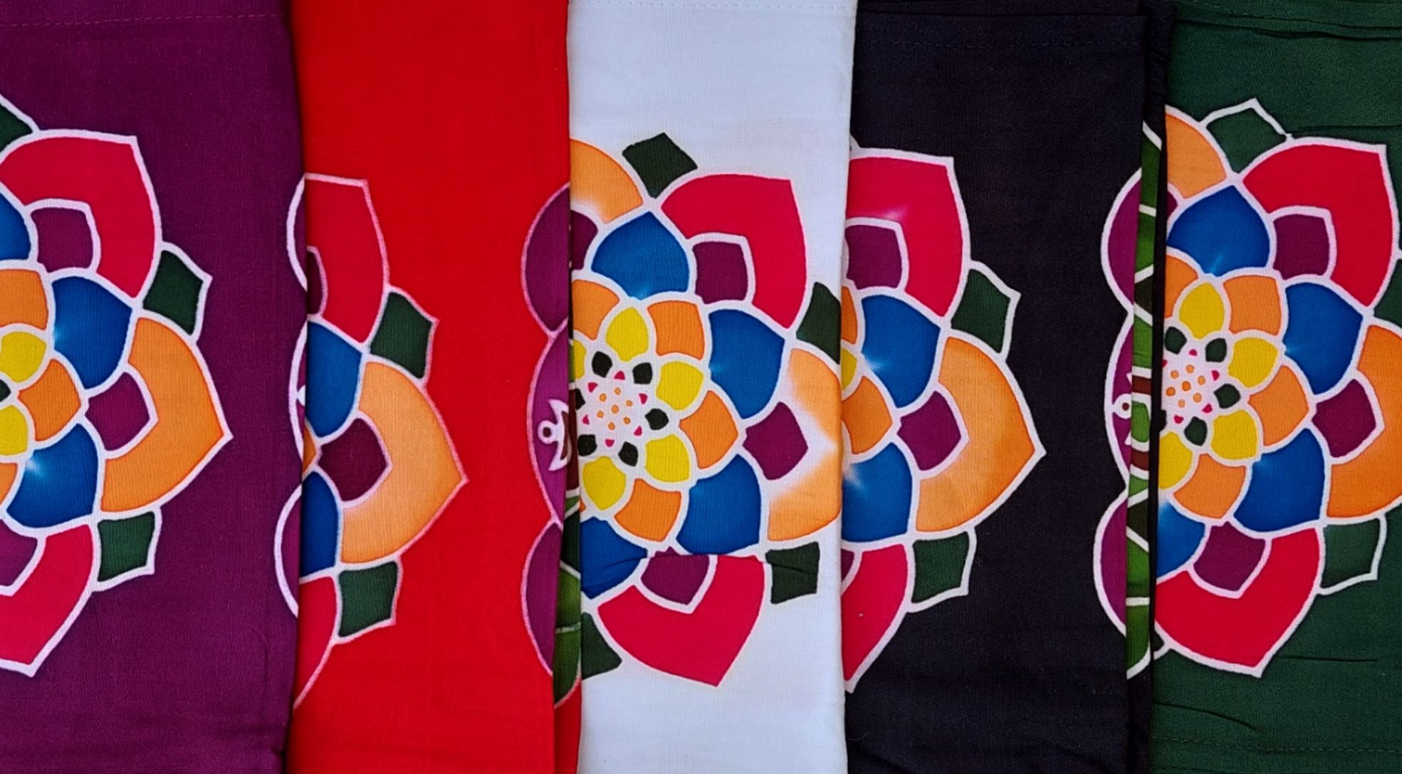 Väggbonad / Flagga, Handgjord Batik - Chakra - 3