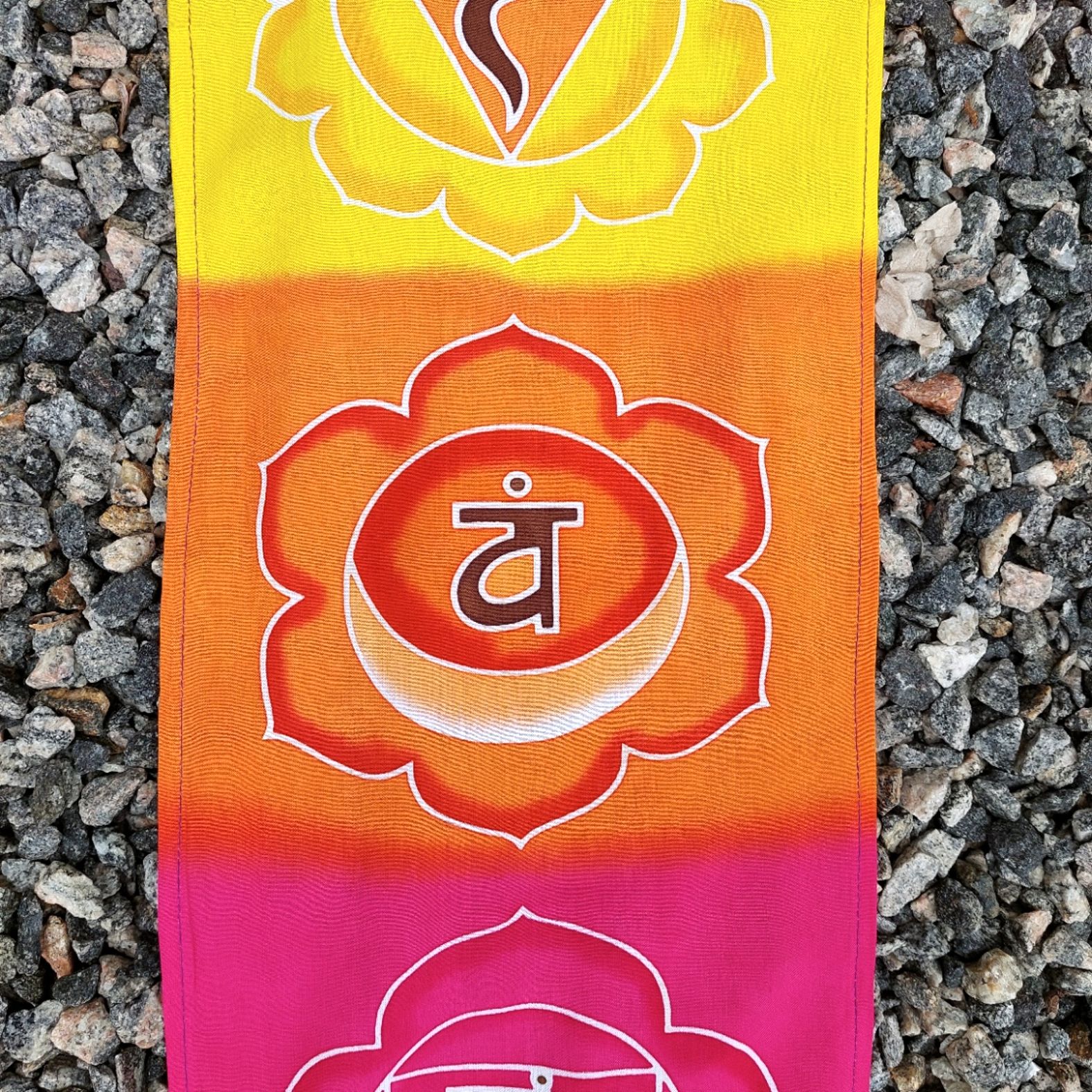 Väggbonad / Flagga, Handgjord Batik - Chakra Multi - 2