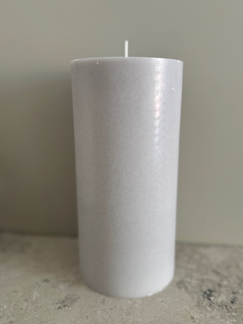 LIGHTGREY Pillars SWAN-label 100% stearin 9,6x20cm - 3