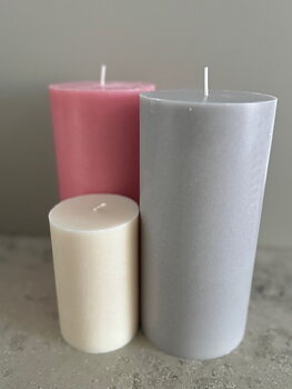 LIGHTGREY Pillars SWAN-label 100% stearin 9,6x20cm