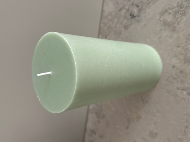 LIGHTGREEN Pillars SWAN-label 100% stearin 9,6x20cm - 2