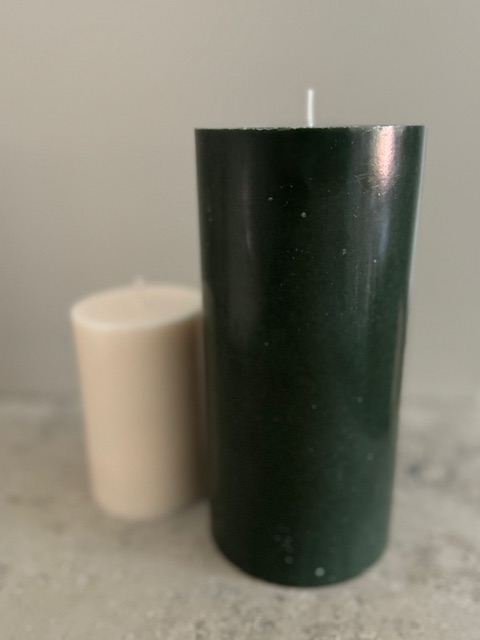 DARKGREEN Pillars SWAN-label 100% stearin 9,6x20cm - 3