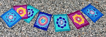 Väggbonad / Flaggor på snöre, Handgjord Batik - Mandala