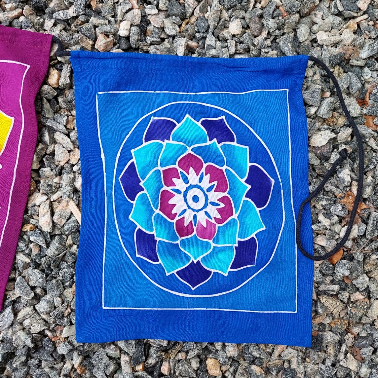 Väggbonad / Flaggor på snöre, Handgjord Batik - Mandala - 3