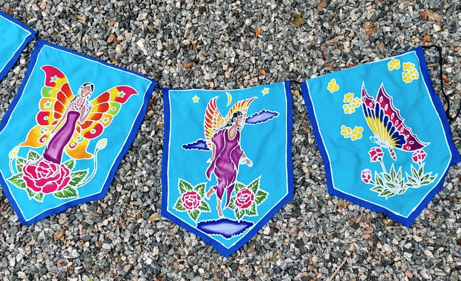 Väggbonad / Flaggor på snöre, Handgjord Batik - Änglar och Fjärilar - 3
