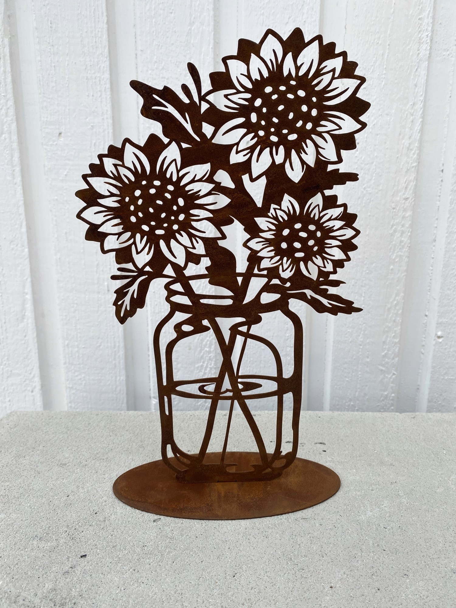 Solrosor i vas i rostig plåt 30 cm