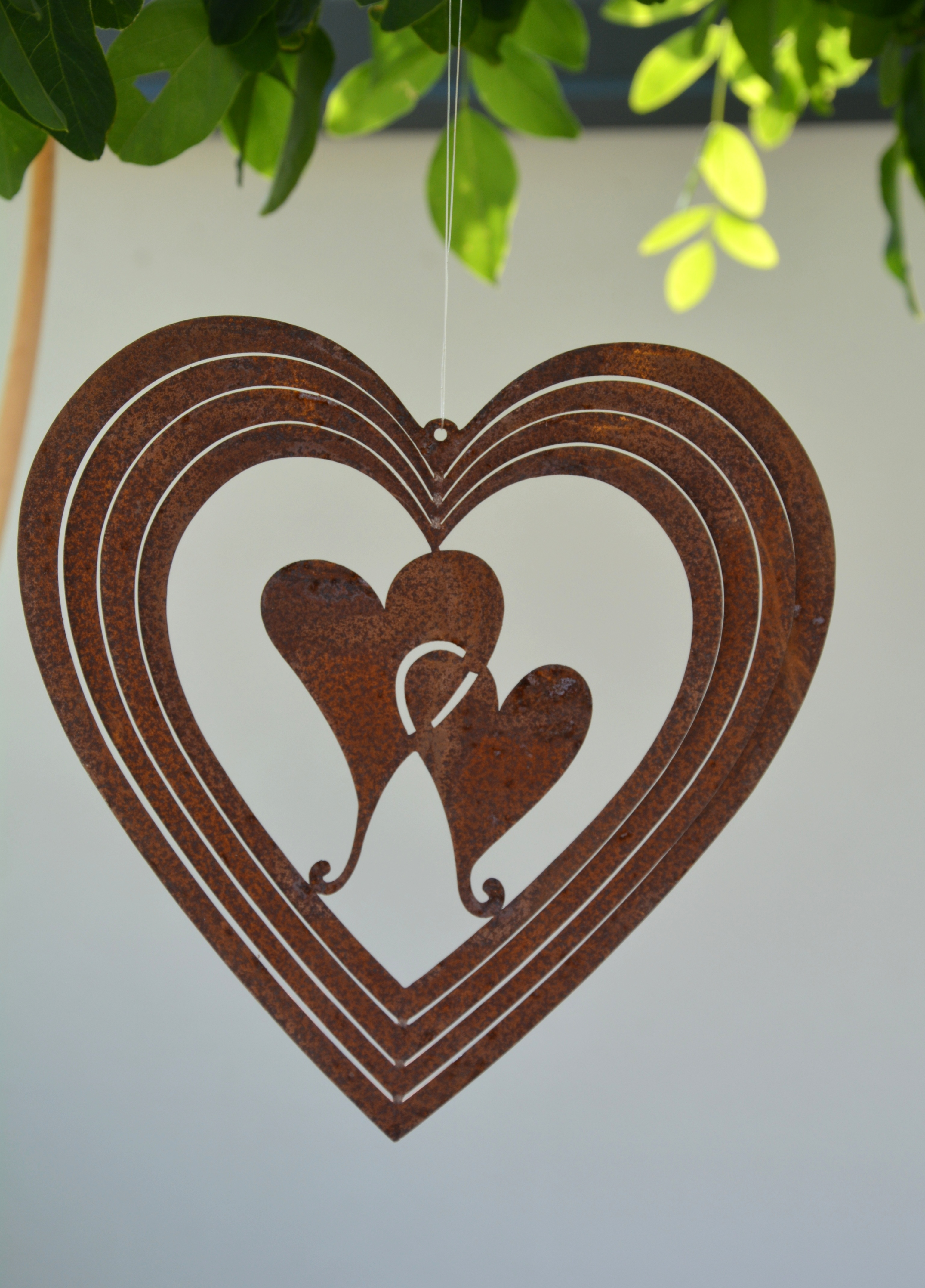 Vindspel två hjärta i rostig plåt 20 cm