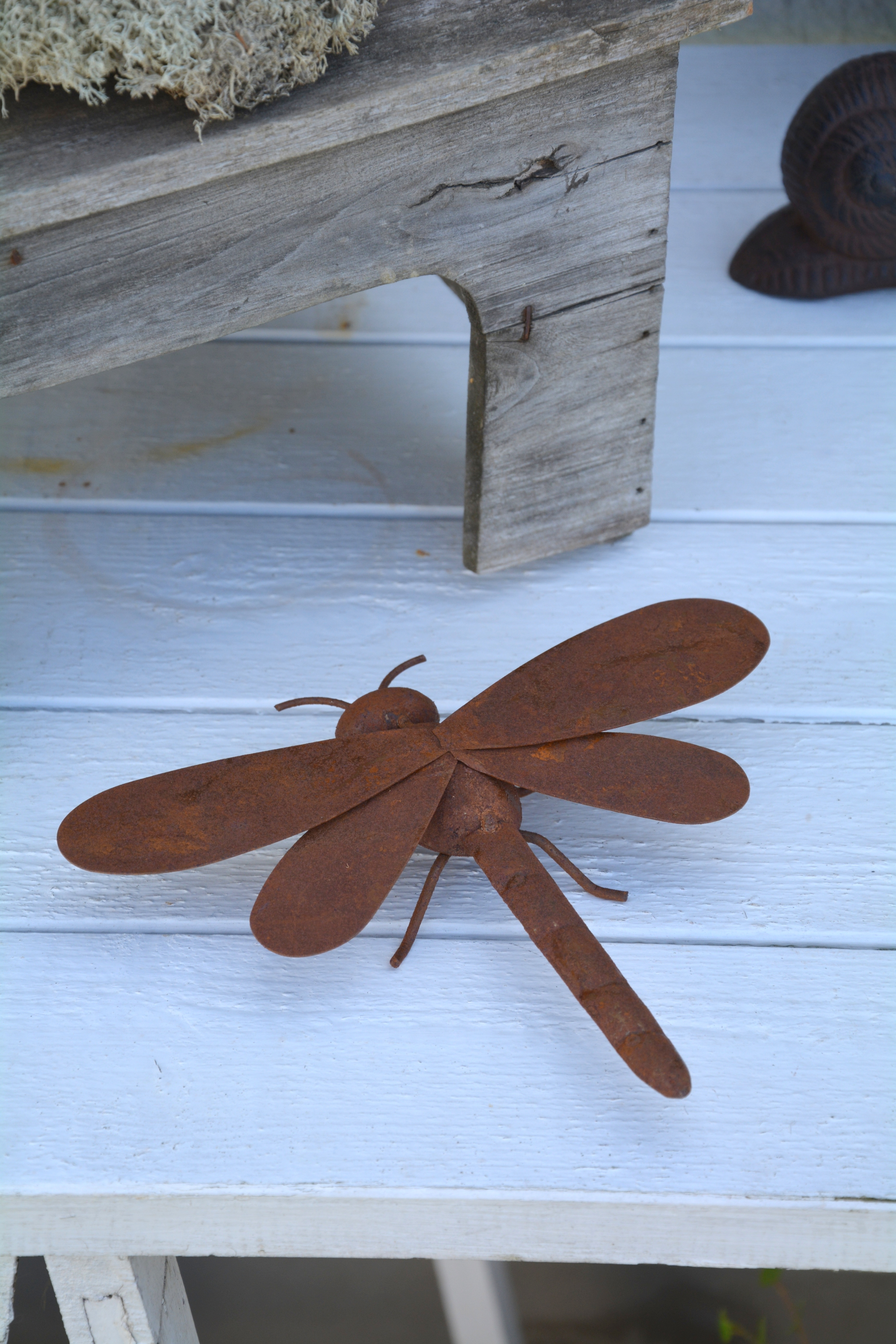 Slända i rostig plåt 21 cm