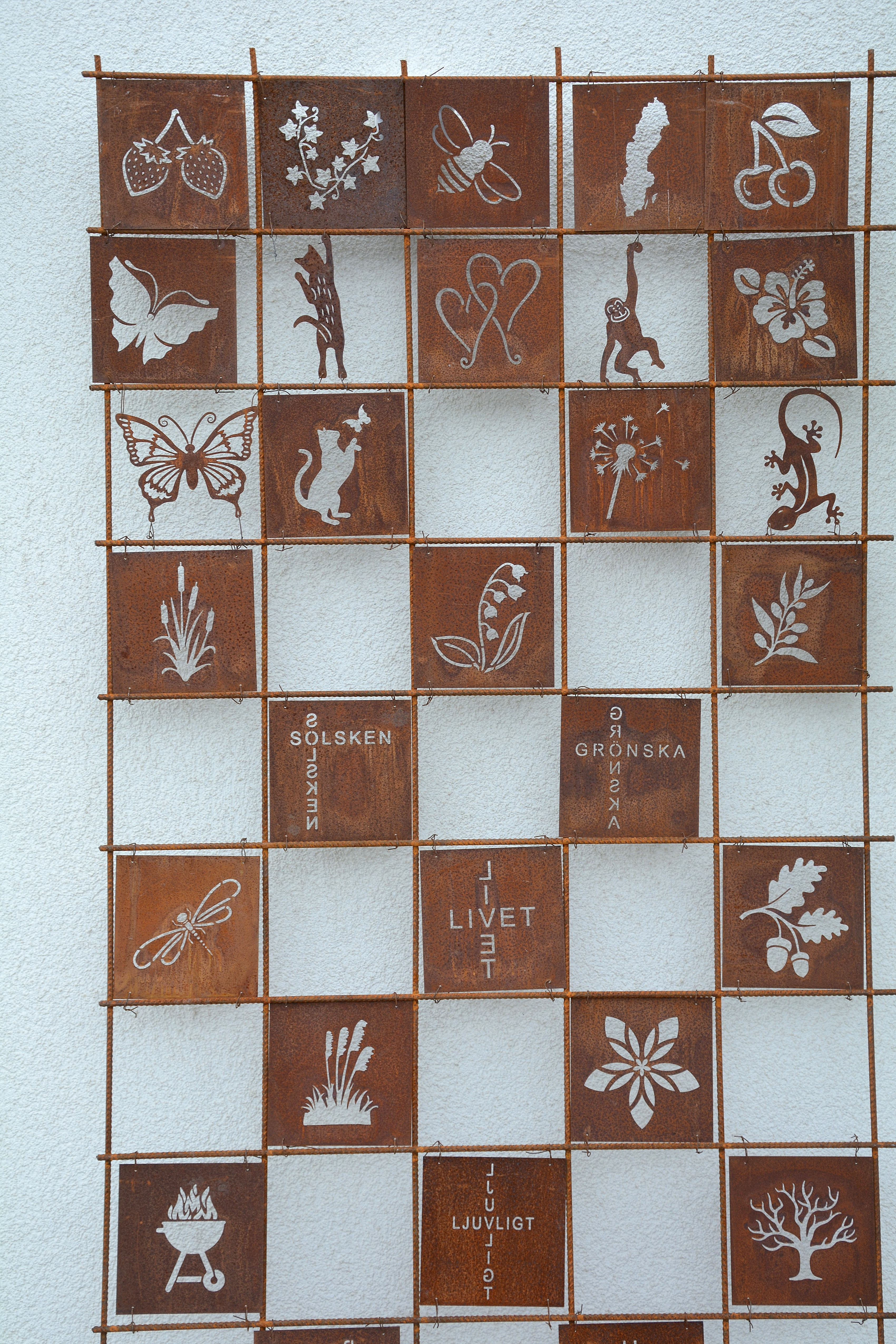 Rostig FJÄRIL till armeringsnät