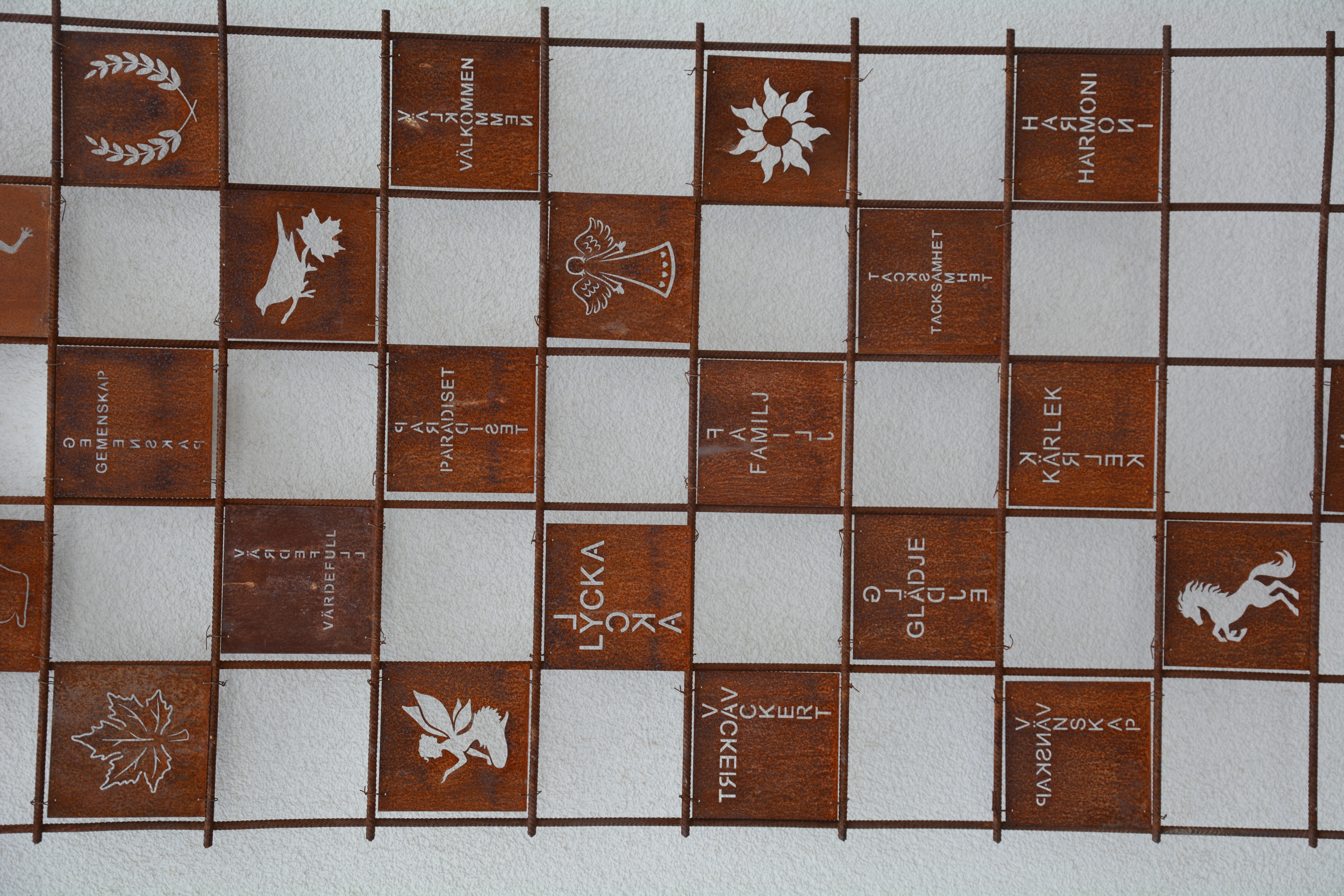 Rostig skylt SINNNESRO till armeringsnät 14 cm