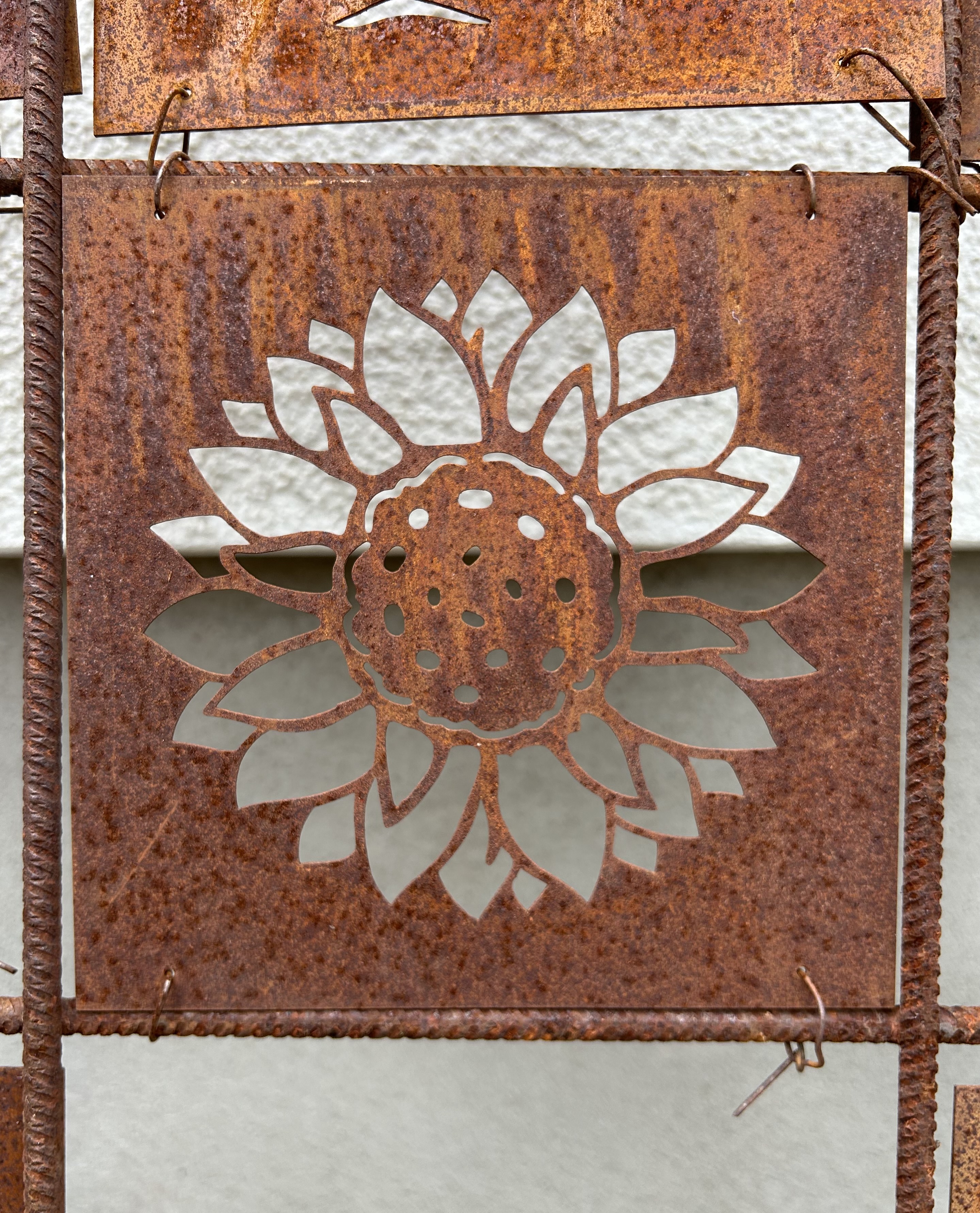 Rostig skylt SOLROS  till armeringsnät 14 cm