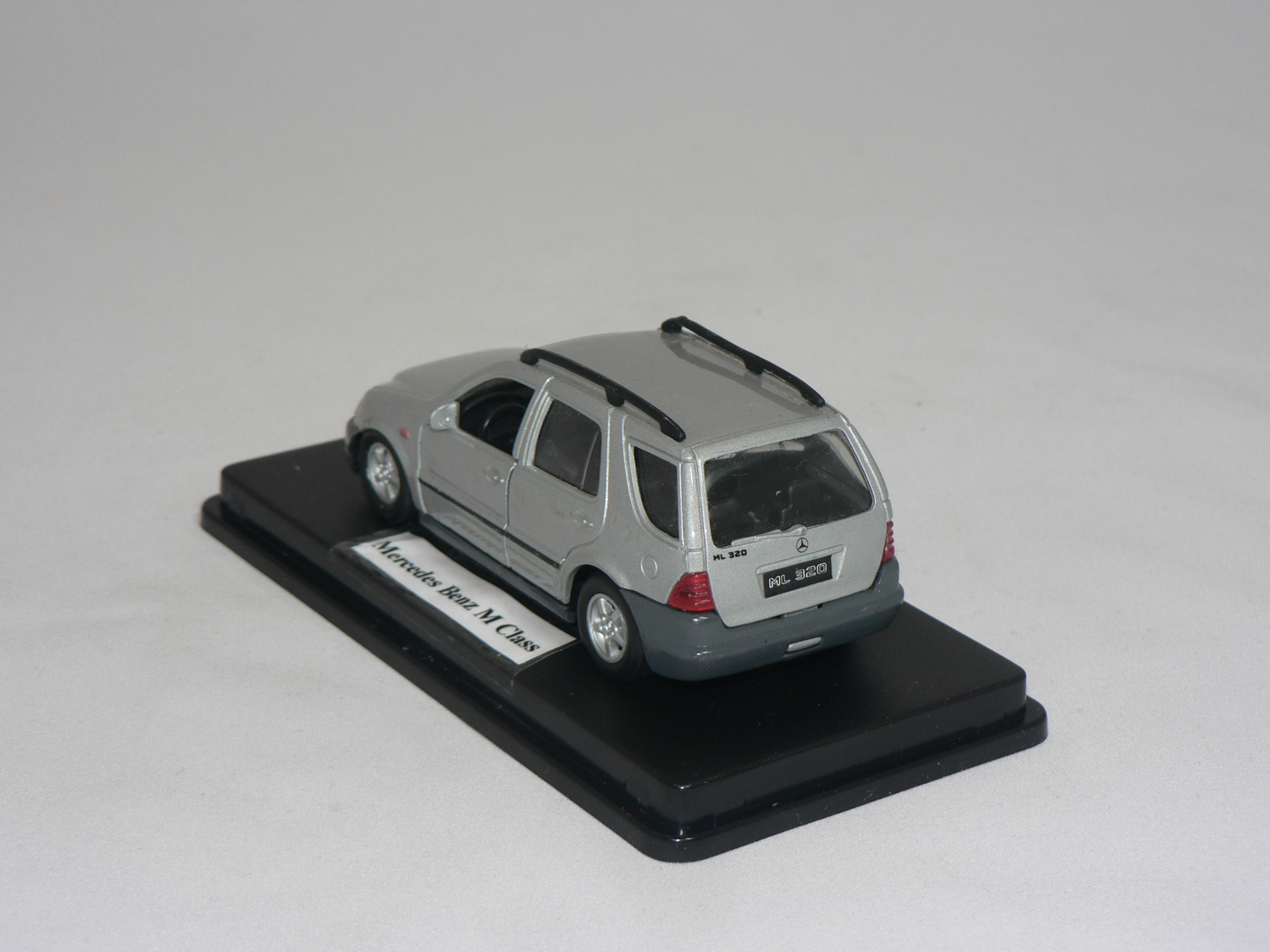 Mercedes  Benz M Class  1:43  Atlas - 2