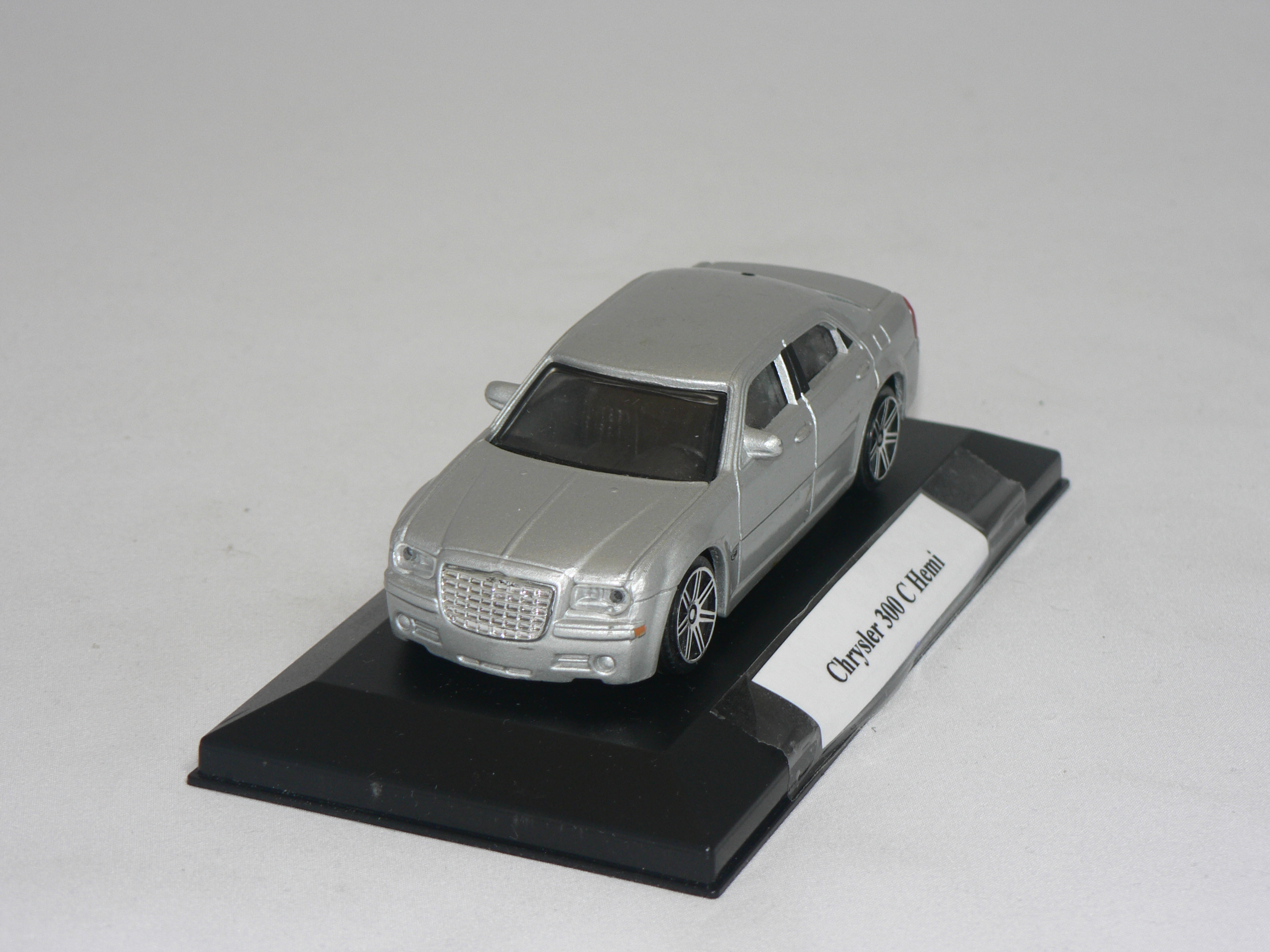 Chrysler 300c    1:43  Atlas